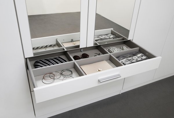 Drehtürenschrank HILDESHEIM, 12-trg., 4 Spiegeltüren, 3 Schubkästen